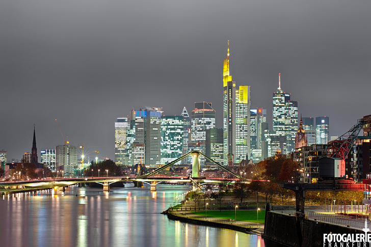 Frankfurter Skyline & Mainufer