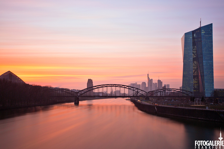 EZB & Skyline im Abendrot