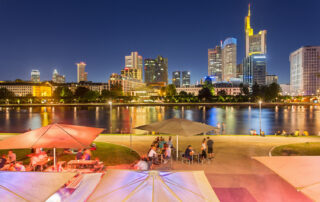 Maincafé Skyline Nacht