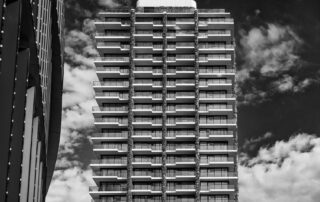 EDEN Tower Schwarz-Weiß